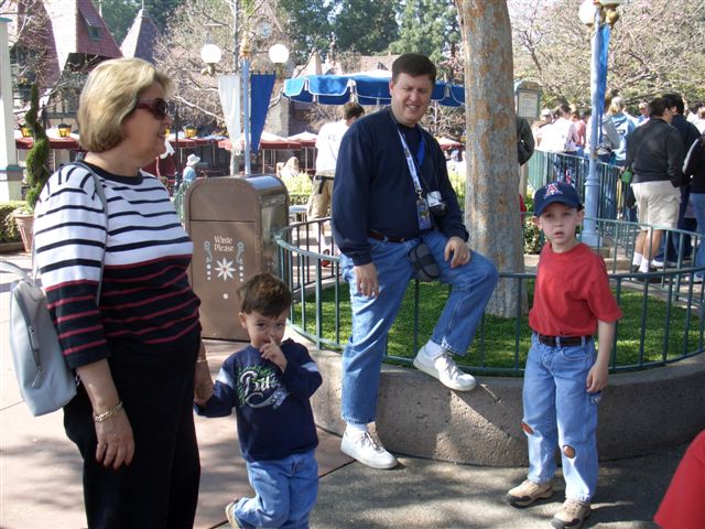 Disneyland 2006 011.JPG
